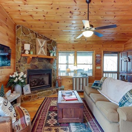 Blue Ridge Cozy Cabin In The Woods With Hot Tub! Εξωτερικό φωτογραφία